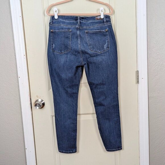 Judy Blue | Women's Medium Wash High-Rise Relaxed Fit Jeans Size 32 - Picture 2 of 8